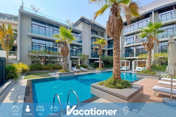 Vacationer Holiday Homes I Vibrant Studio in JVC l Pool Access l Free Wi-Fi