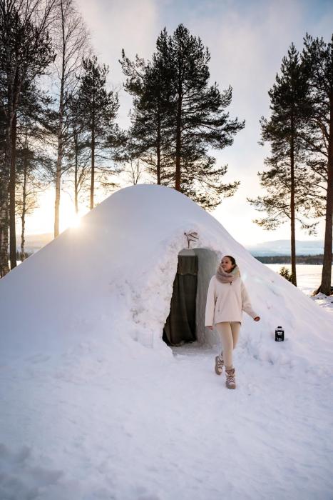 Lucky Ranch Snow Igloos