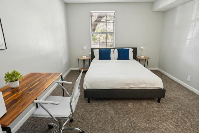 Brentwood A2 I Cozy & Comfy I 2Bd I Free Parking