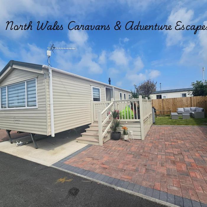 Platinum Caravan with Decking & Garden