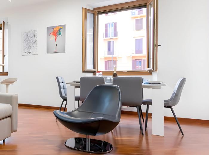 Elegantis San Giovanni Suite - Chic Apartment with Bathtub Near Historic Center, Metro & Tram Nearby