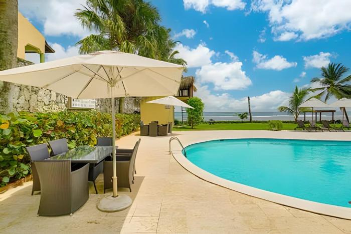 Caribbean Idyllic Vacation at Beachfront 1-BR Apt.