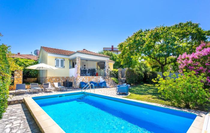 Amazing Home In Njivice With Kitchen