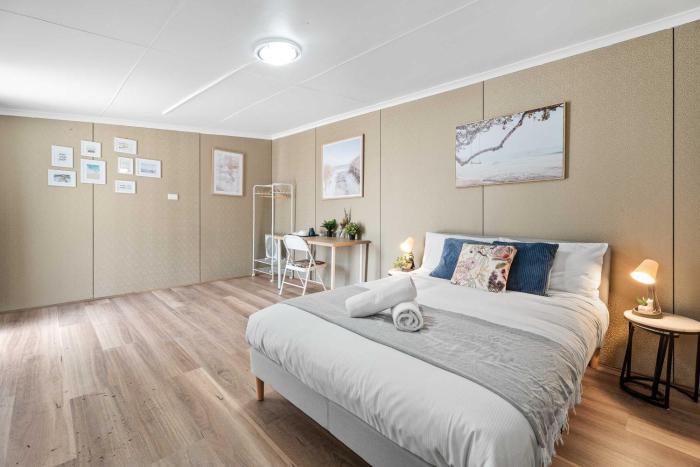 Courtyard Double Room in Peakhurst - Central Location - Shared Bathroom