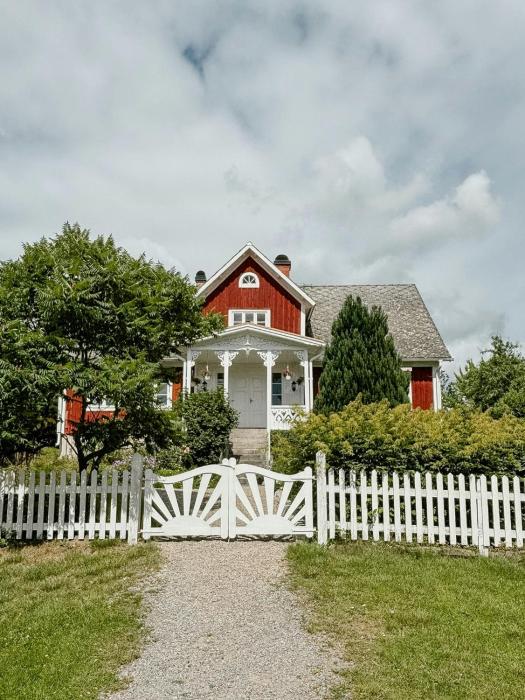 Historic Countryside Home Near Lake In Ekeryd