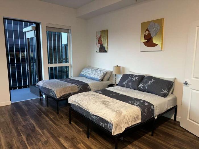 Vine & Sunset Loft Free Parking and WIFI