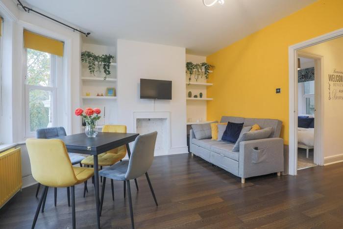 Stylish Home - Ten Mins to Central London