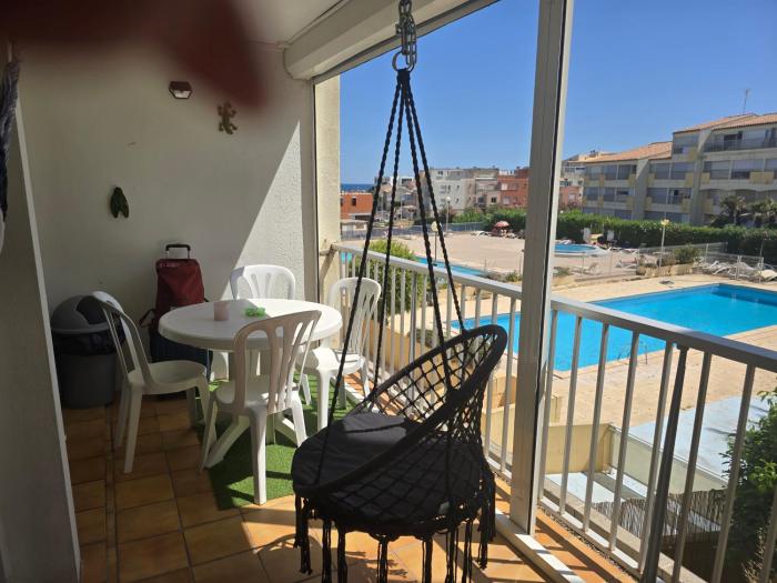 Apartment with pool included
