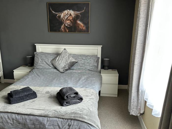 Llanidloes Townhouse-pet-friendly-sleeps 7-Mid Wales