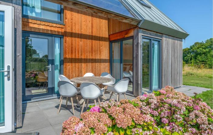 Stunning Home In Kamperland With Wifi