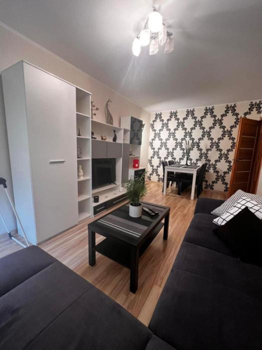 2BR Apartment - Free Parking, WiFi, Self Check-in