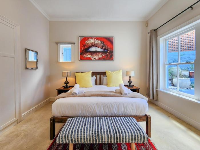 Trendy home in heart of City Heritage, Mtn Views