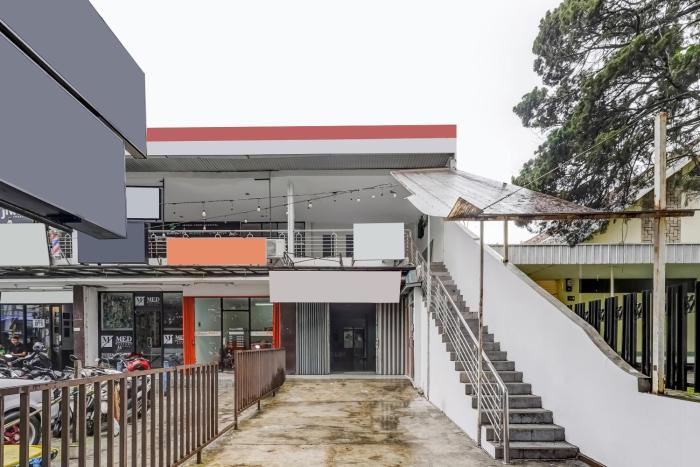 SPOT ON 94730 The Chatter Place Dipatiukur