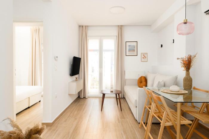 Lush Blush Luxury Apartment by BiNoBi!