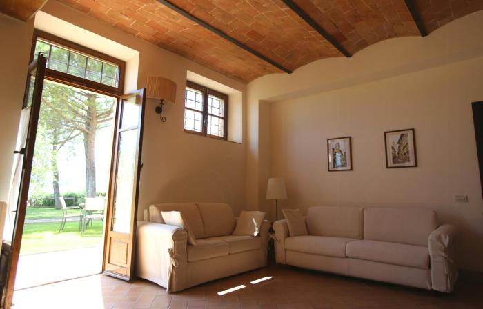 Historic Farmhouse Overlooking San Gimignano