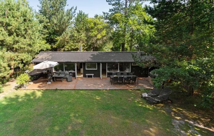 Three-Bedroom Holiday Home In Vig