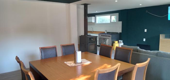 Casa de 2 Pisos, 2 Habitaciones, A Cuadras Del Lago