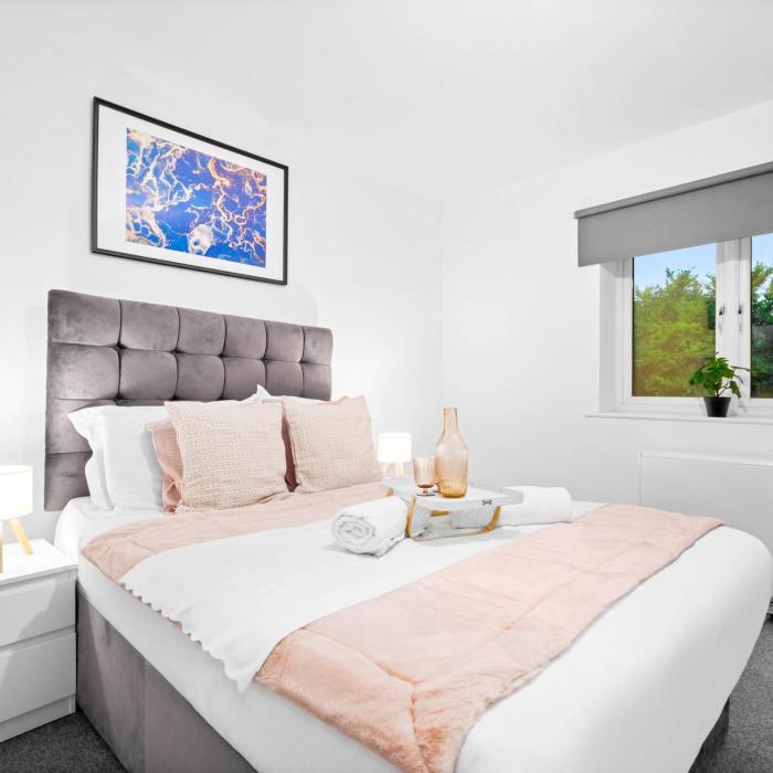 Stylish Two Bedroom Apartment - Secure Parking - Fast Wifi 53C