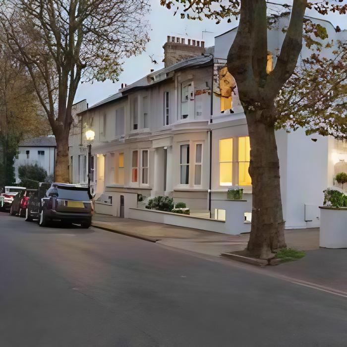 Elegant, Victorian End of Terrace Town House
