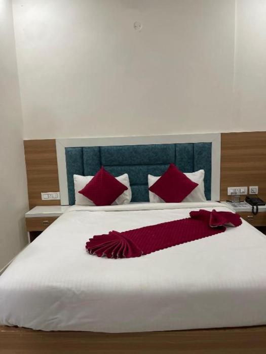 Hotel Apple Rose Near Harish Dhaba