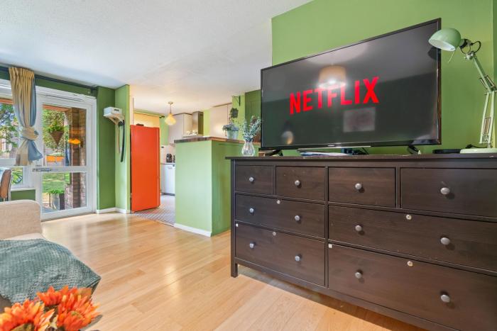 30 Percent Off Today Only- Last Chance-Business & Contractors - Parking & WiFi - Sleeps 7 - 5 Beds!