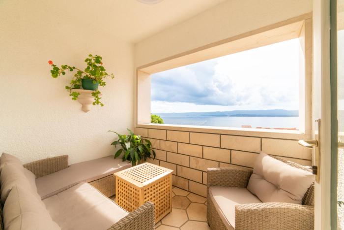 Cosy apartments in Bol centre with loggia&seaview