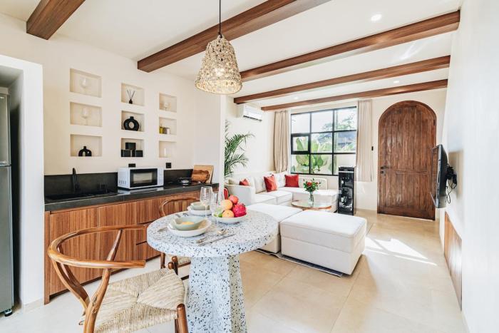 1BR Balcony Pool Villa Near Seseh Beach