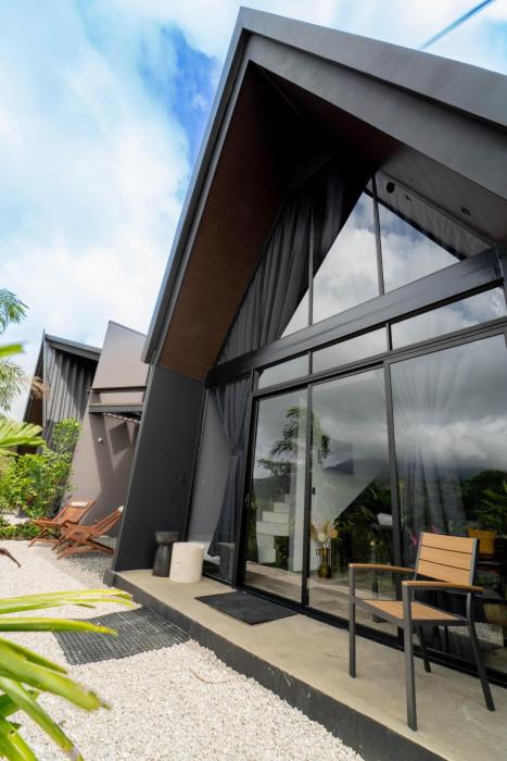 Cozy Volcano View Stay Brand New & Hot Tub