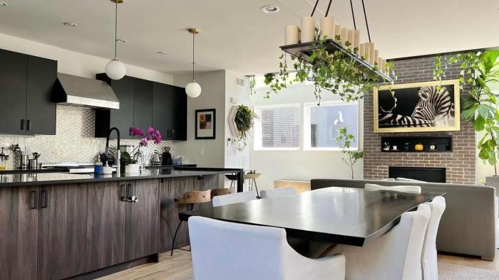 Modern Luxury Home I Sleeps 8 I 10min to Downtown