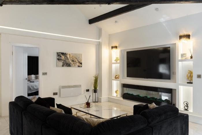 Skyway Apartment City Stay with Jacuzzi