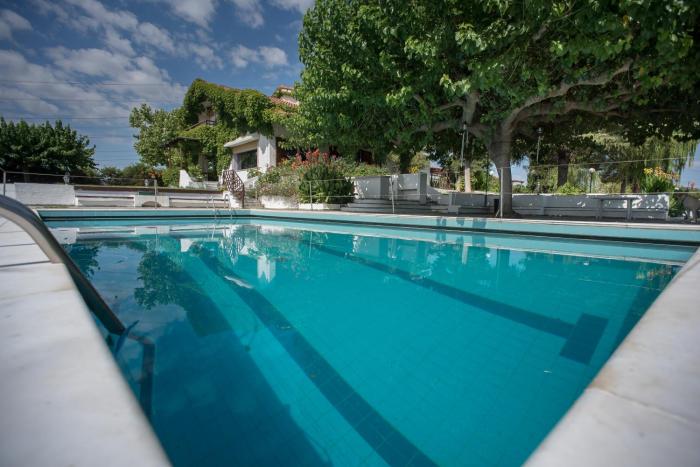 Olympus Breeze Luxury Pool Villa Up to 18 Guests