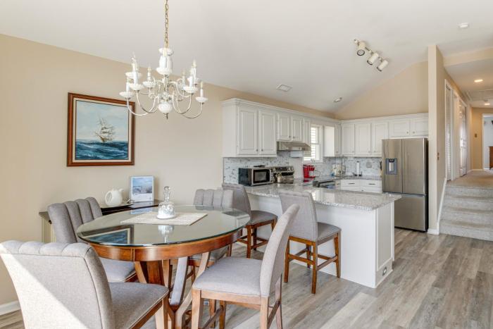 2 Blocks to Beach Access: Ocean City Adventure!