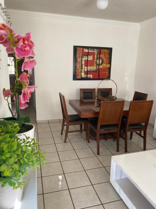 Bonita Casa Centrica a 10 min del malecon