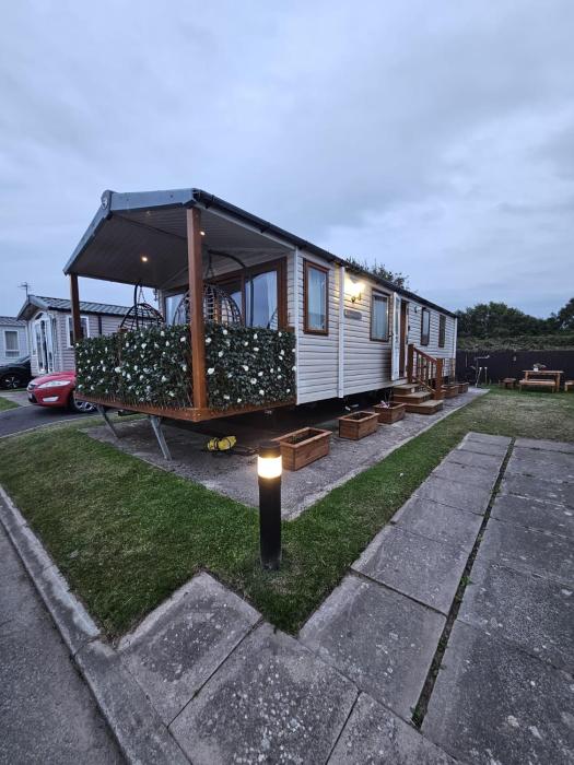 Rhyl Caravan with Veranda Egg Chairs & Garden