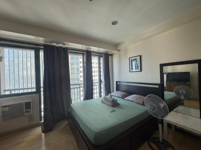 SOHO Condotel EDSA Shaw near SM Megamall FREE Pool Access