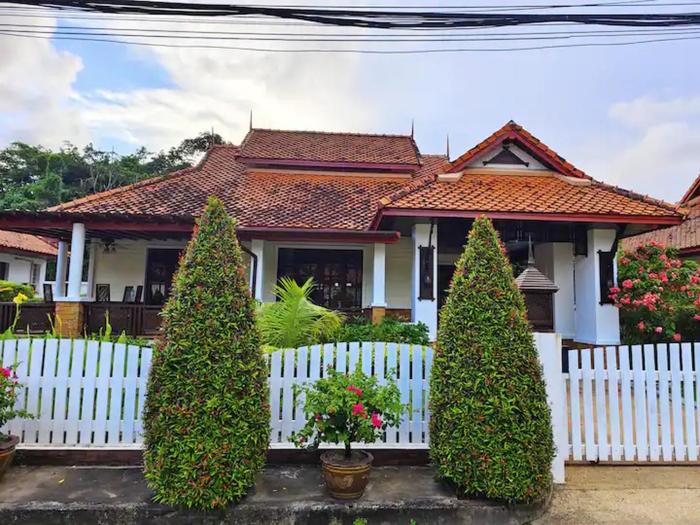 Secure 3 Bedroom Villa near beach