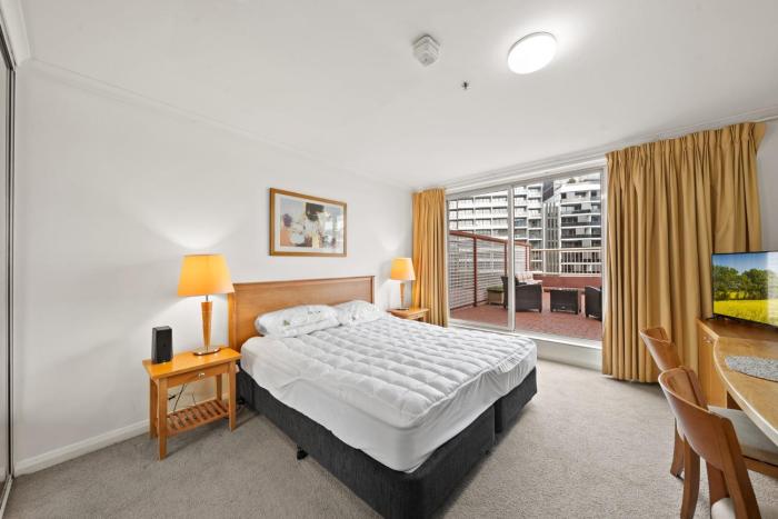 Central ACT Studio with Indoor Pool and Gym