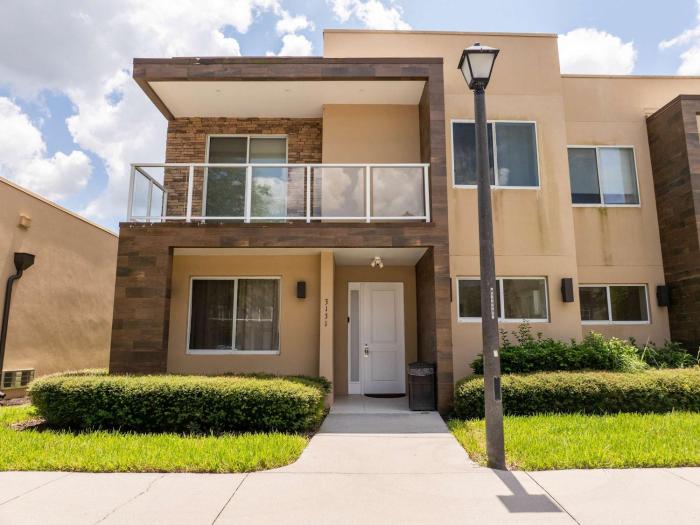 Modern Magic Village Home for 12 with Grill 3131