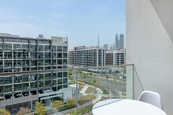 Waves - Stylish and Comfy Couples Retreat Apt with Balcony