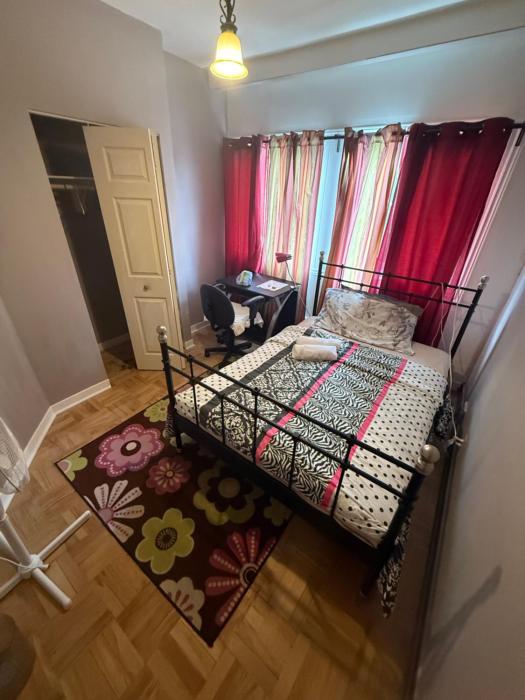 Private Room Not Entire Apt Steps DownTown 18Mins Airport