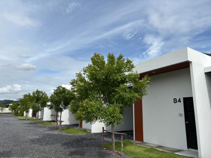 The Six Resort Lopburi