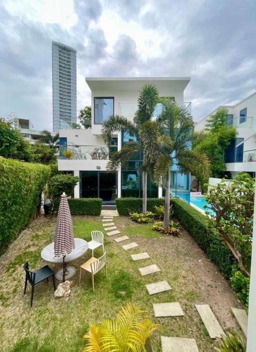 Youth Journey Six-Bedroom Pool Villa