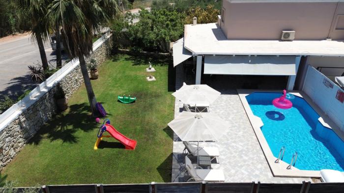 Villa Campos- Less than 5-Min Walk to Kalivaki Beach
