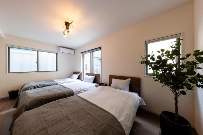 HAJIME STAY KASUGA 3 Free Parking for 2 Cars! Entire 3-Story House 4-Min Walk from JR Kasuga Station