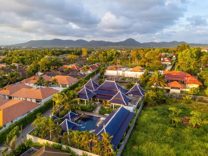 Luxurious 8bedroom villa in Bangtao Large private pool Group vacation villa Free maid and private kitchen service Extended