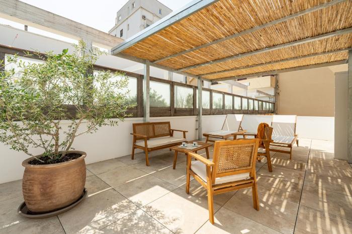 Stylish Terrace Apartment