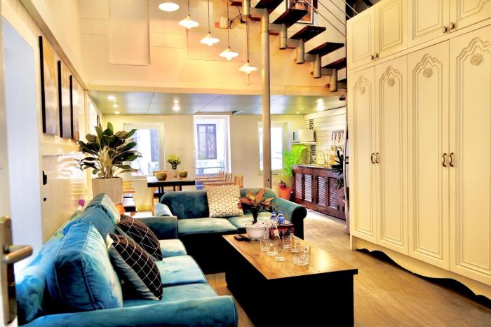 Old Quarter Retreat 3BR Big Living Room