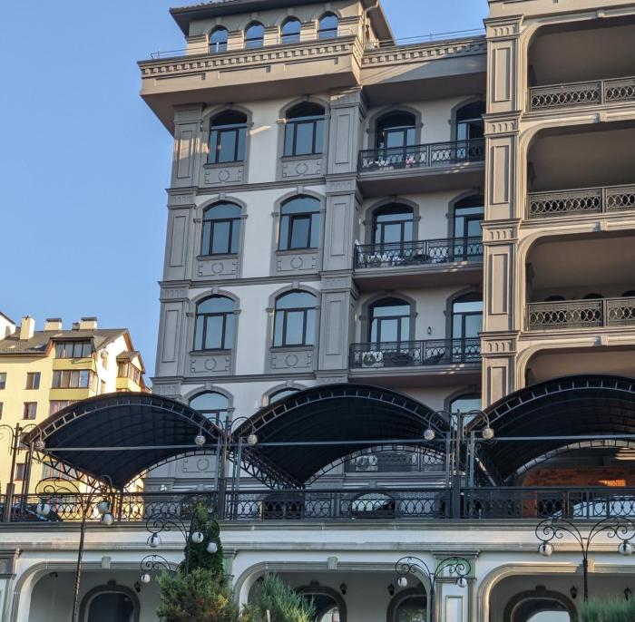 Апартаменти біля парку з бюветом мінеральної води