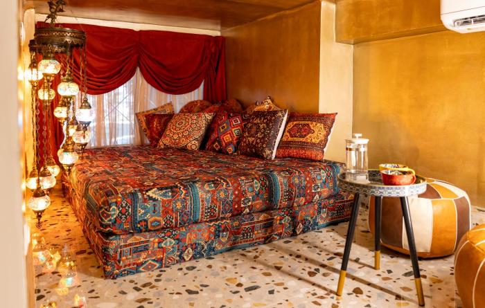 1001 Nights - Low Celling Studio in downtown