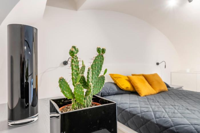 GuestHost - Central and Bright Apartment Catania